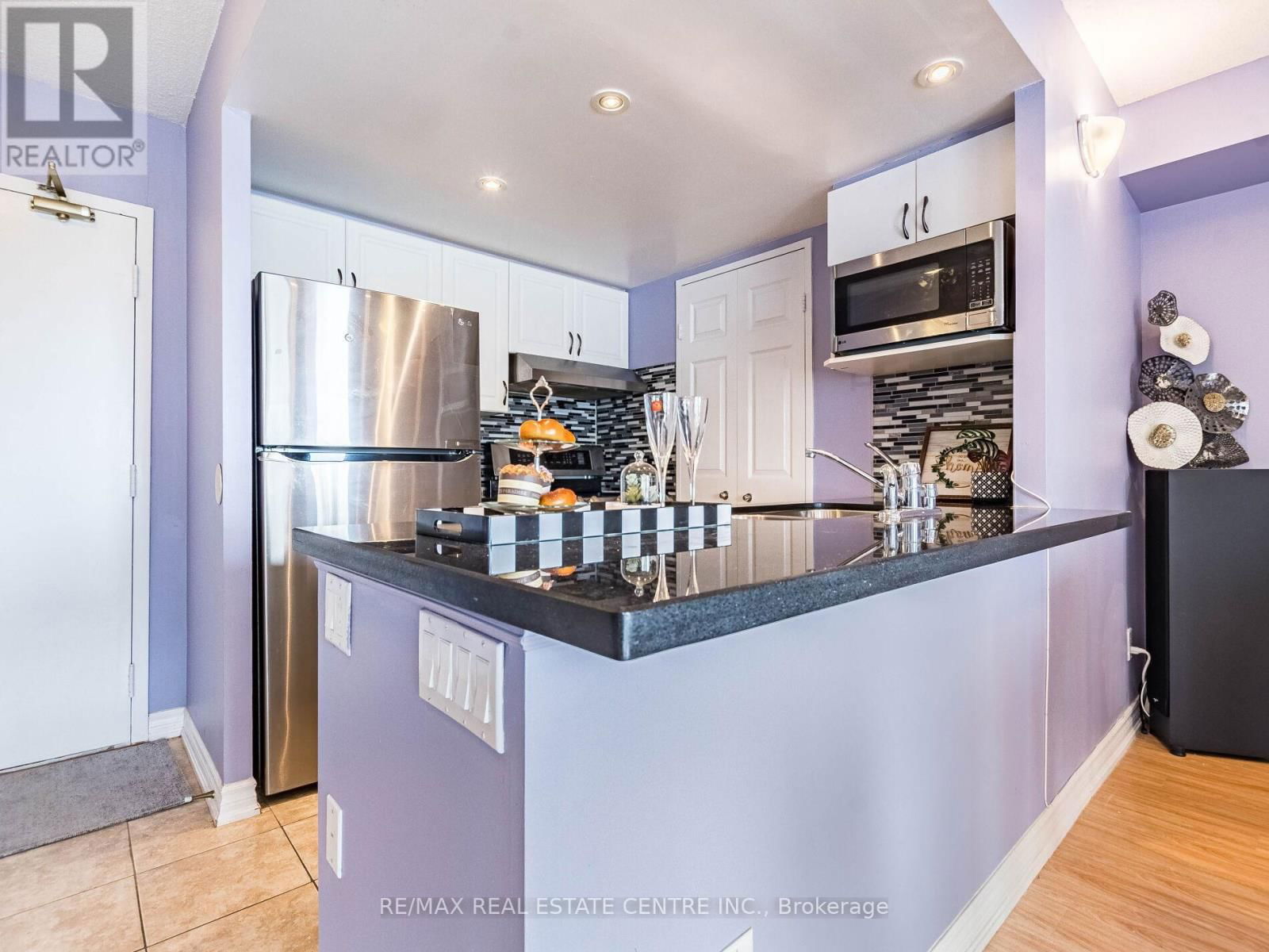 606 - 285 ENFIELD PLACE Image 14