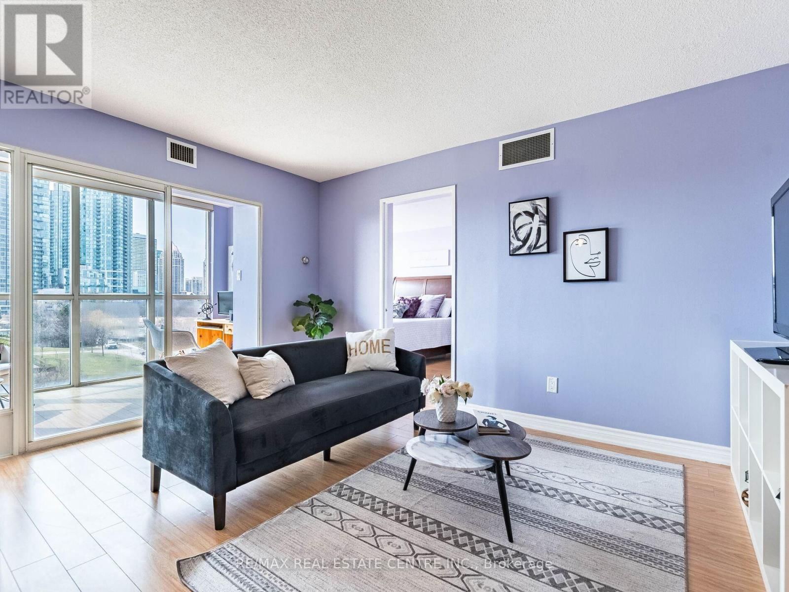 606 - 285 ENFIELD PLACE Image 20