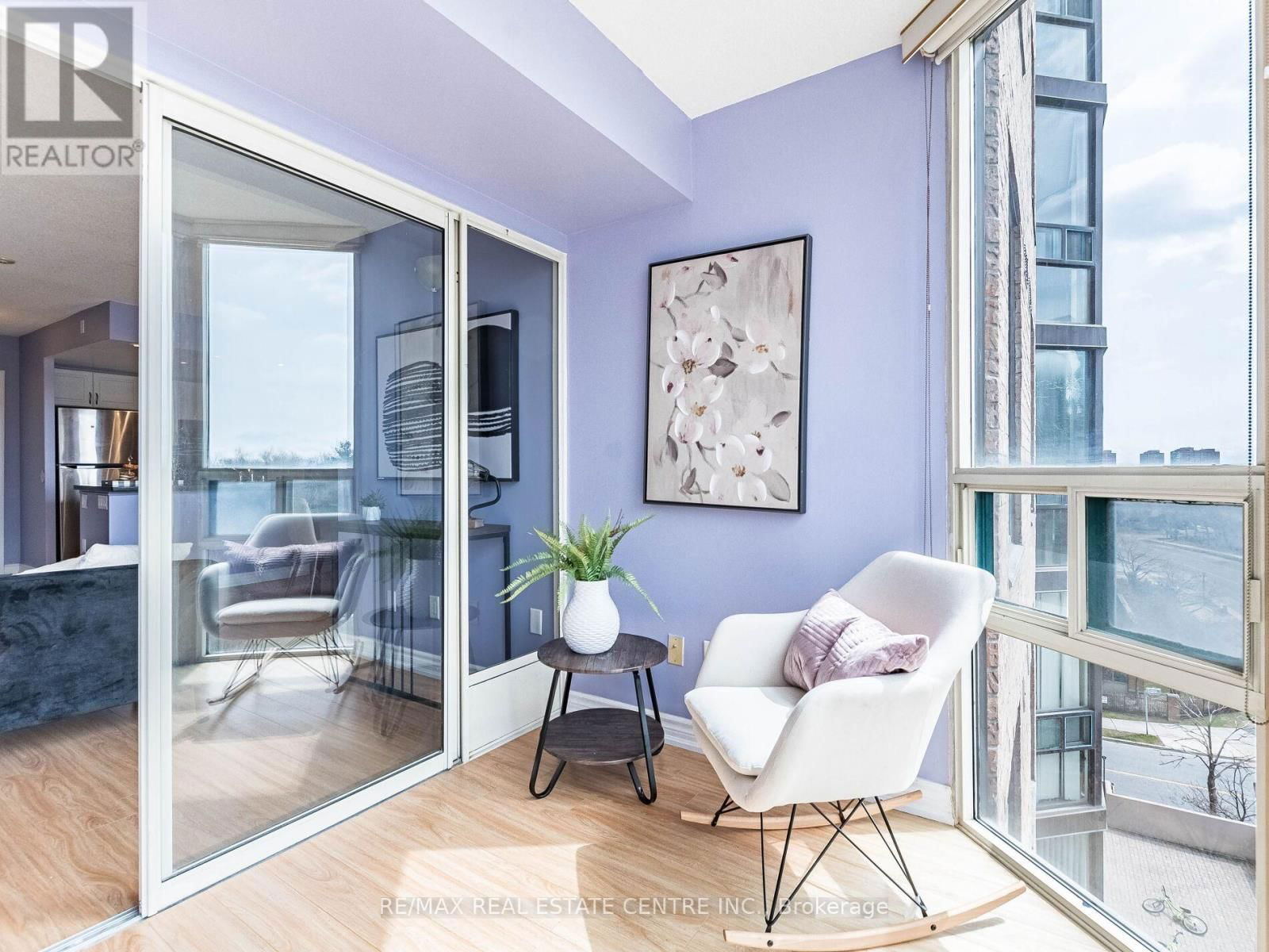 606 - 285 ENFIELD PLACE Image 23