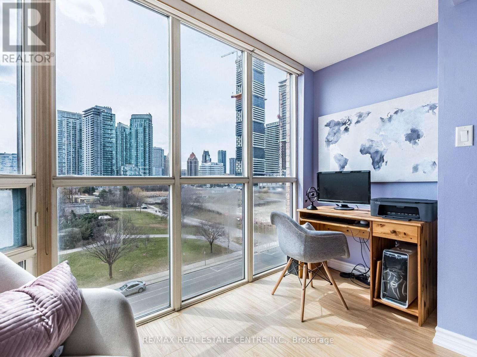 606 - 285 ENFIELD PLACE Image 24