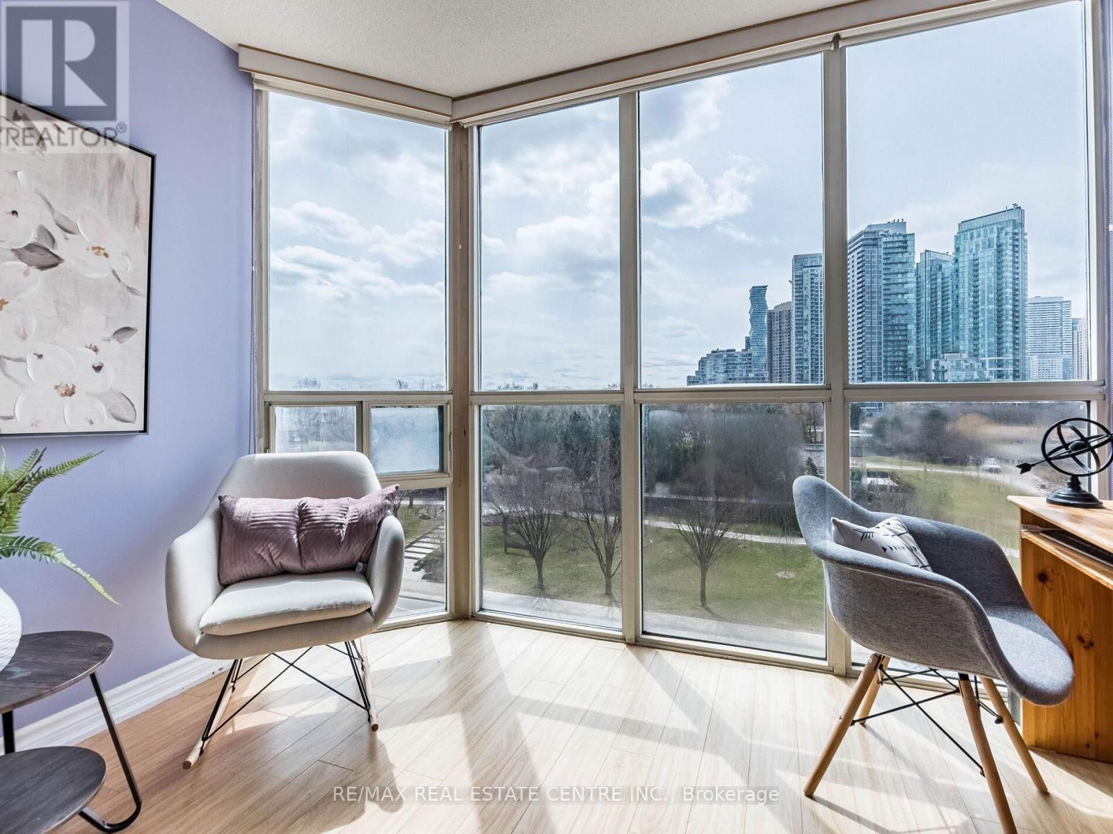 606 - 285 ENFIELD PLACE Image 25