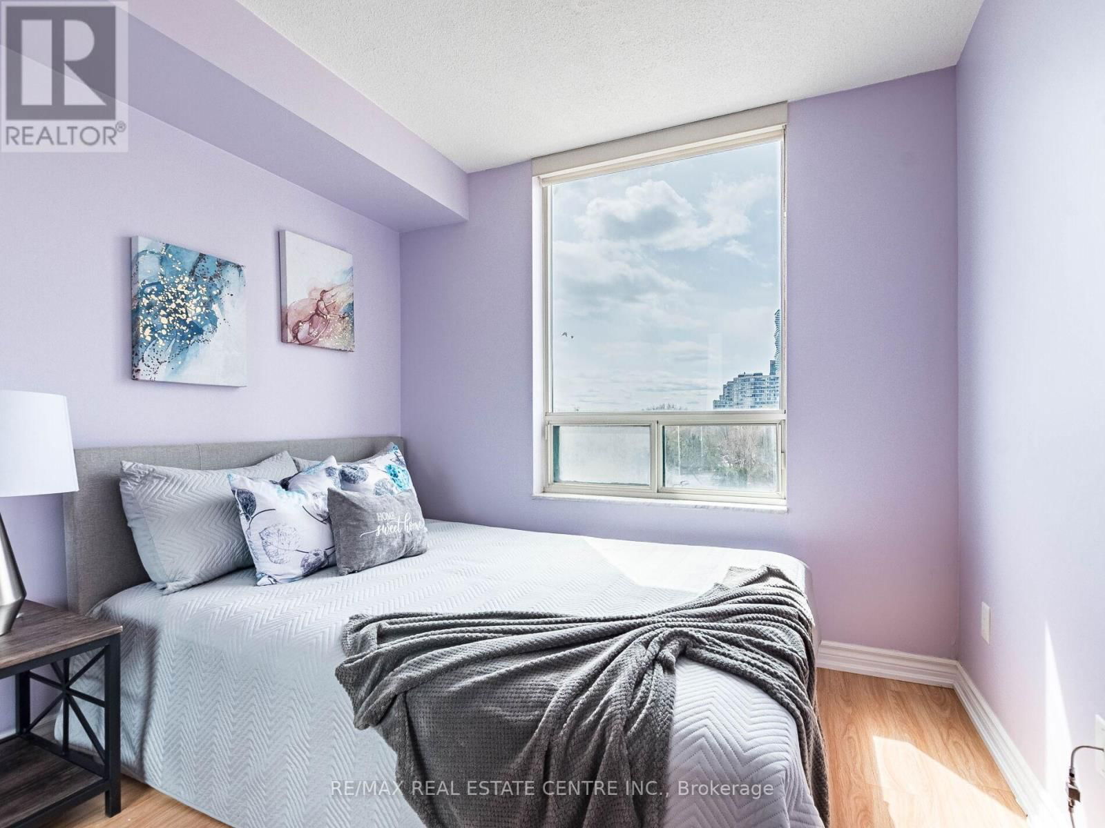 606 - 285 ENFIELD PLACE Image 26