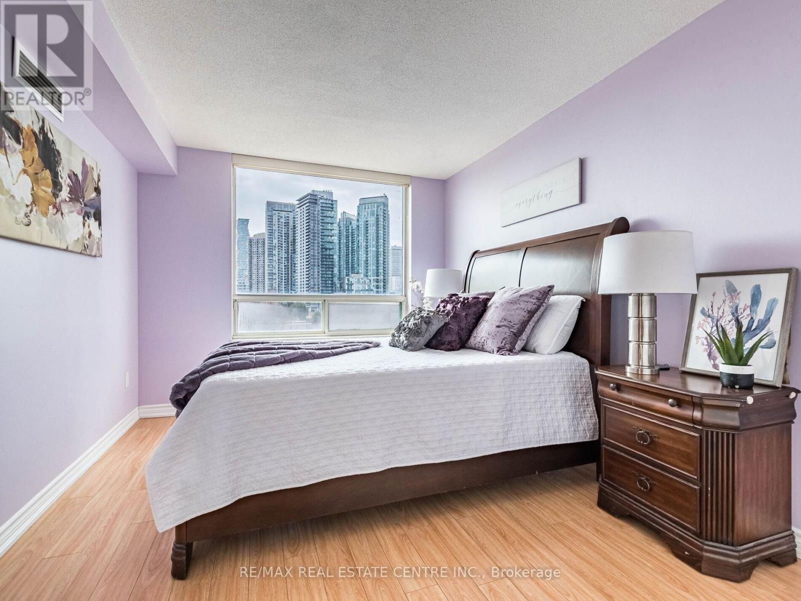 606 - 285 ENFIELD PLACE Image 30