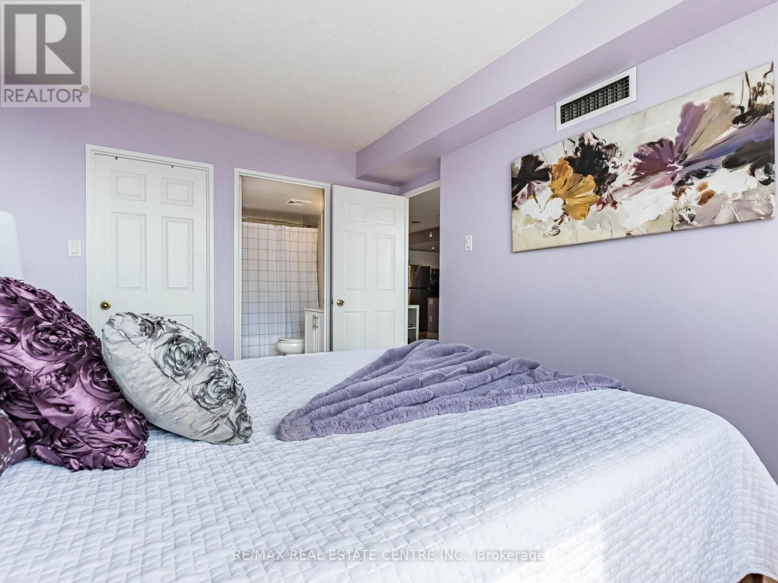 606 - 285 ENFIELD PLACE Image 32