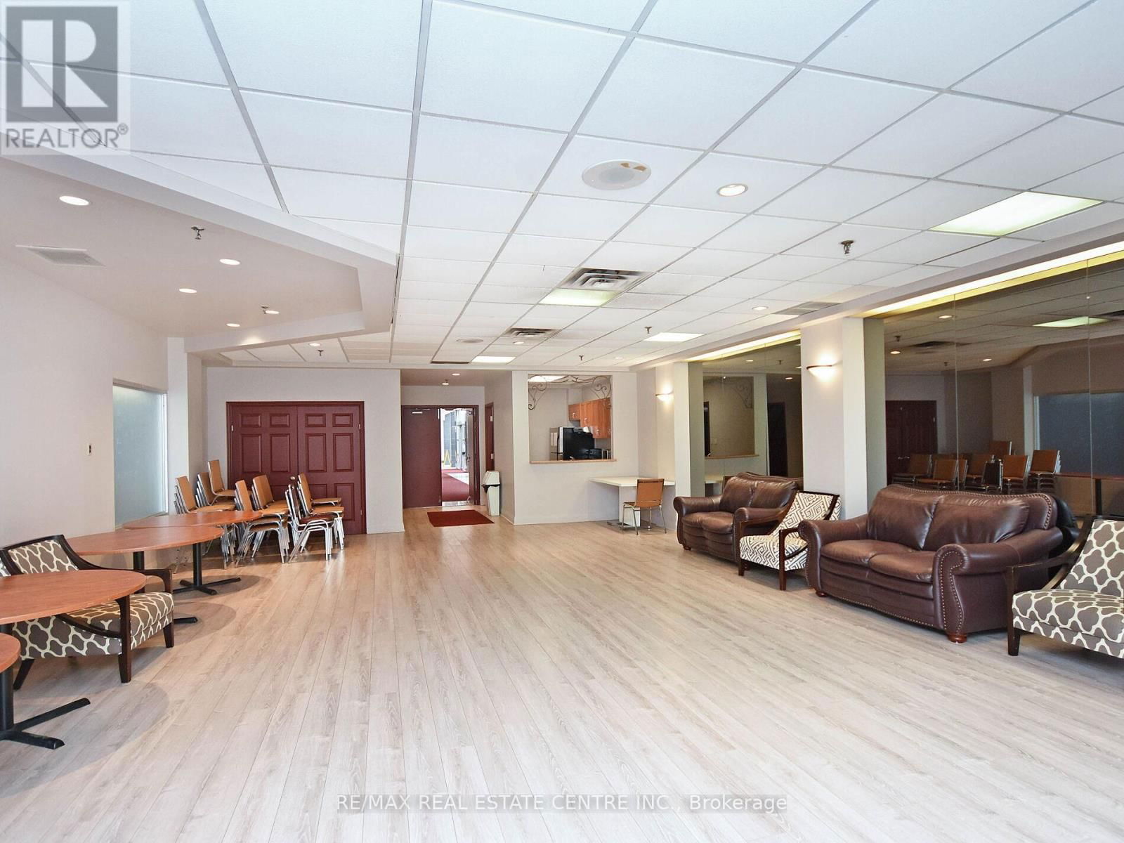606 - 285 ENFIELD PLACE Image 40