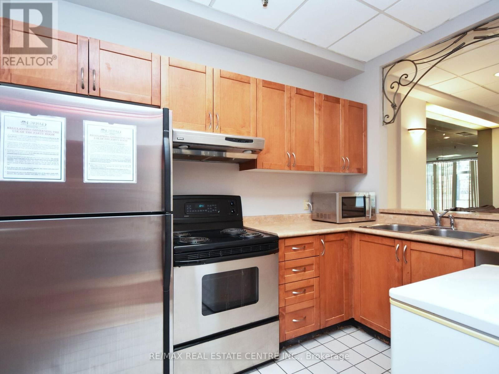 606 - 285 ENFIELD PLACE Image 41
