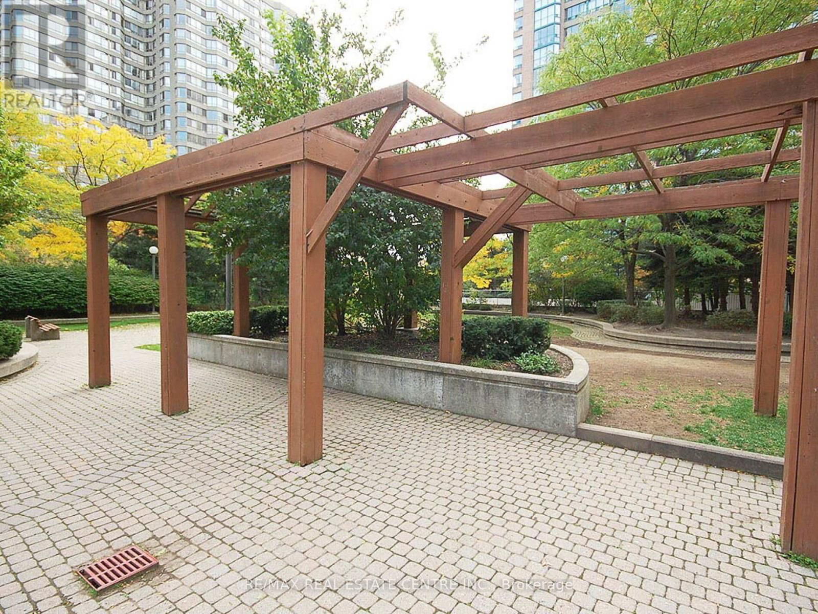 606 - 285 ENFIELD PLACE Image 42
