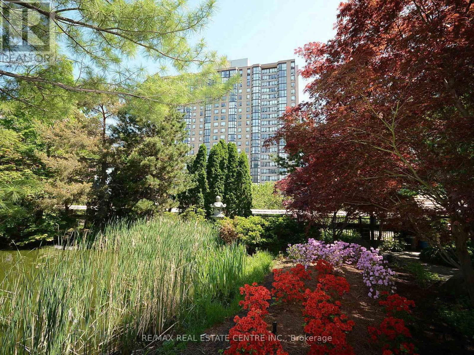 606 - 285 ENFIELD PLACE Image 43