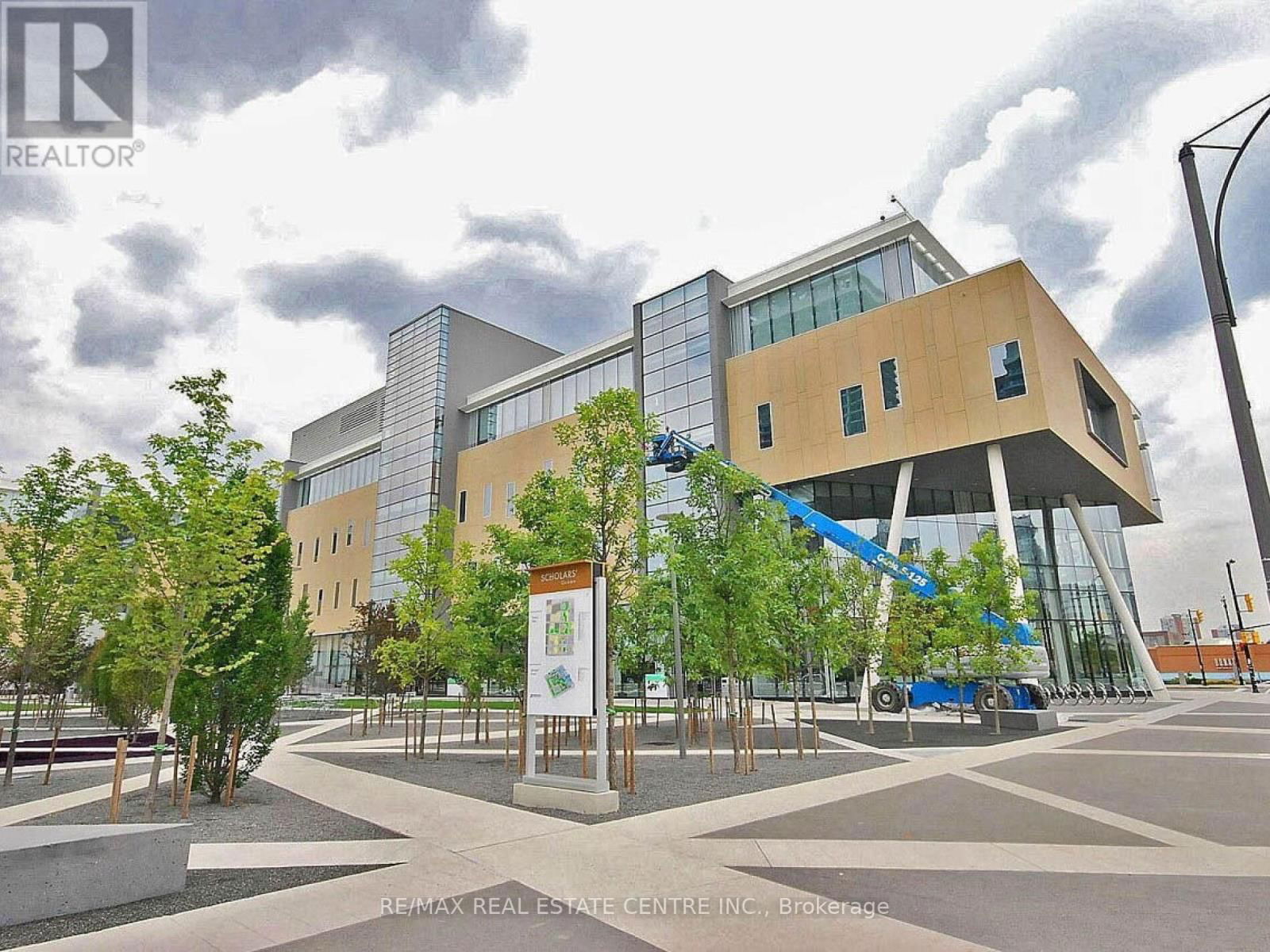 606 - 285 ENFIELD PLACE Image 46