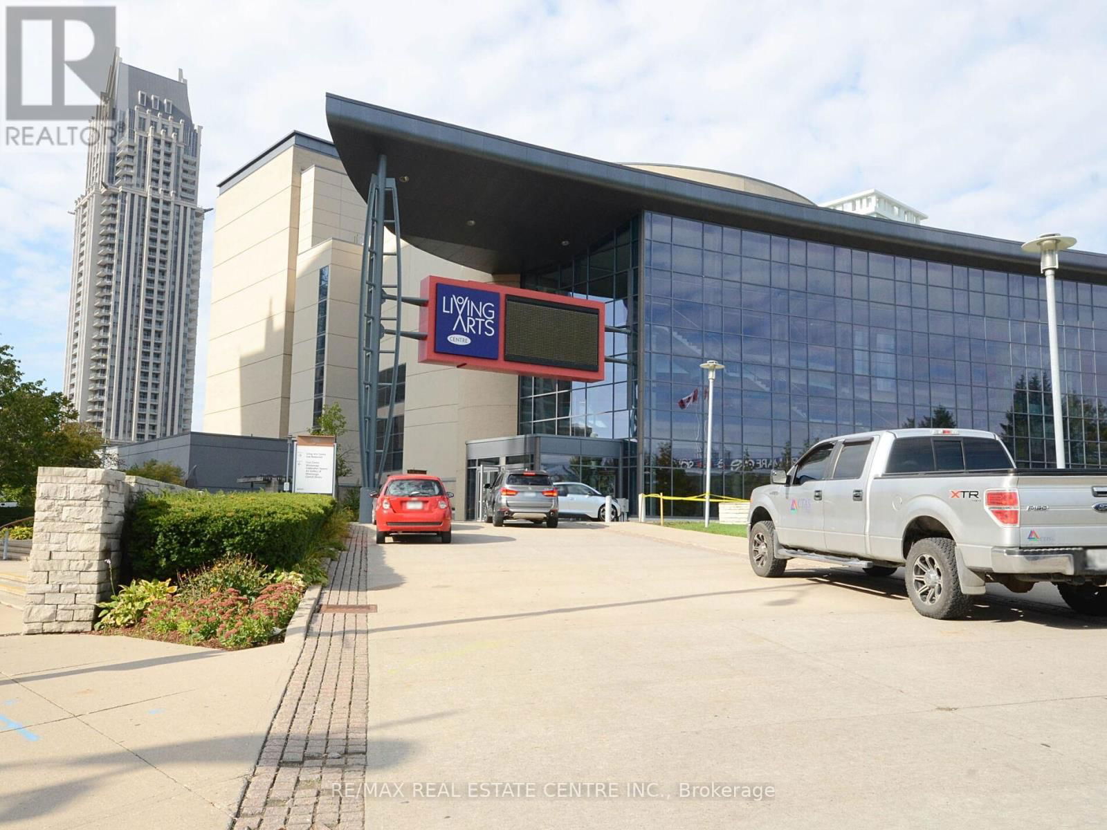 606 - 285 ENFIELD PLACE Image 48