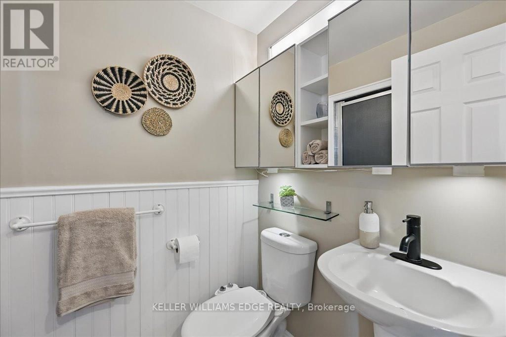 2338 MALCOLM CRESCENT Image 13