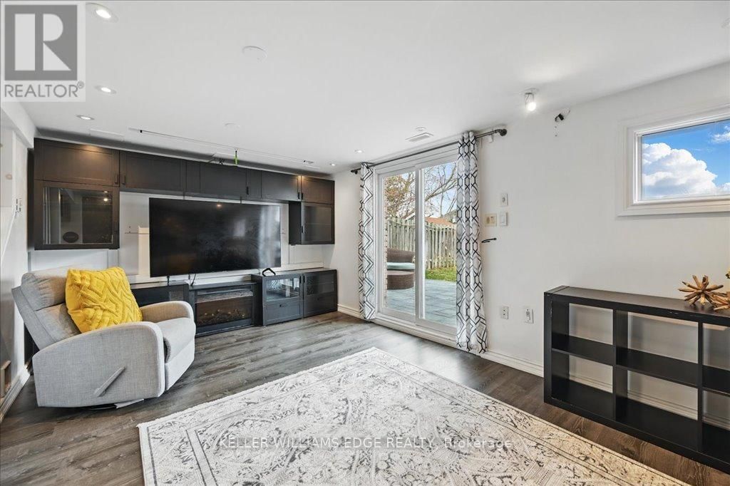 2338 MALCOLM CRESCENT Image 17