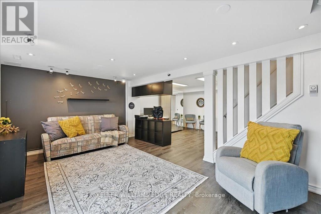 2338 MALCOLM CRESCENT Image 18