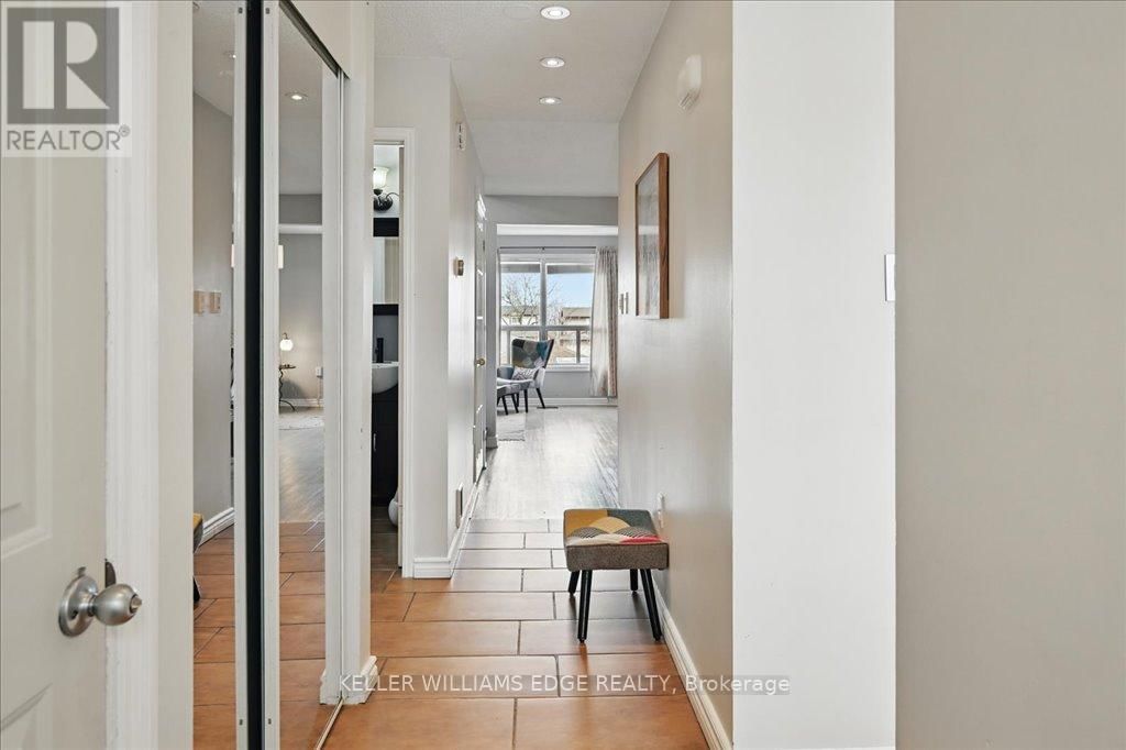 2338 MALCOLM CRESCENT Image 2