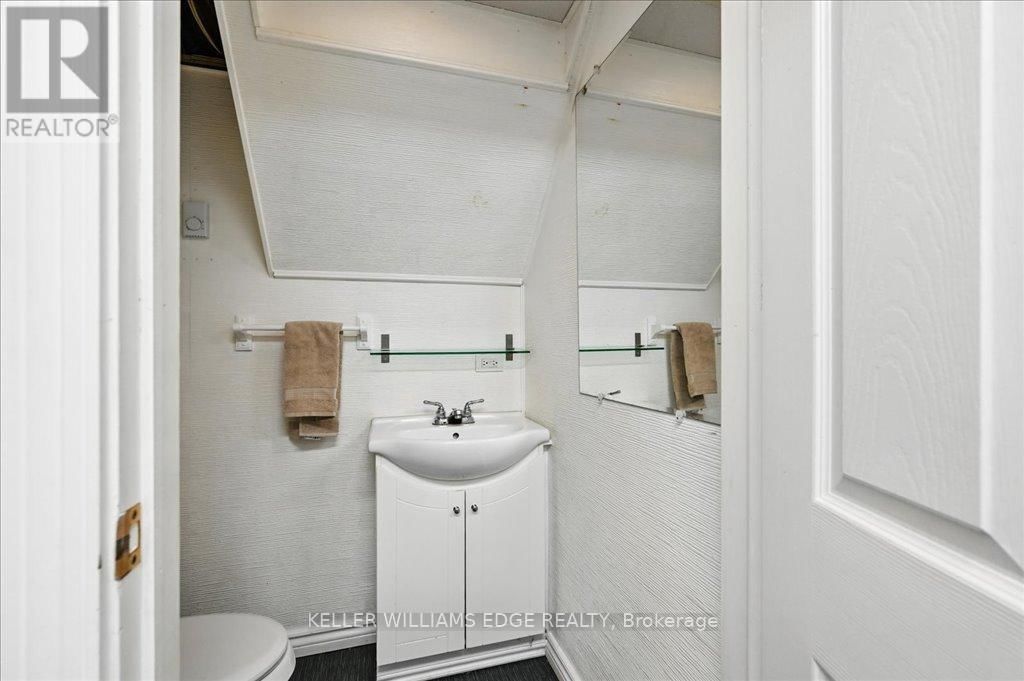 2338 MALCOLM CRESCENT Image 22
