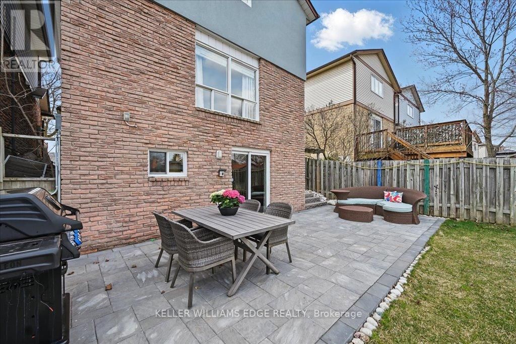 2338 MALCOLM CRESCENT Image 23