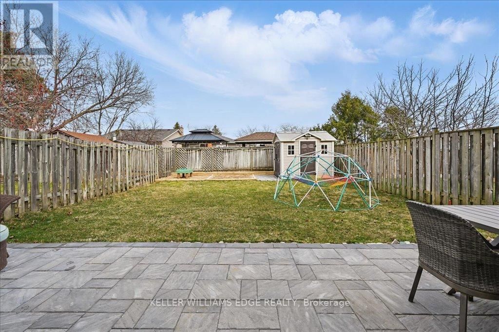 2338 MALCOLM CRESCENT Image 24