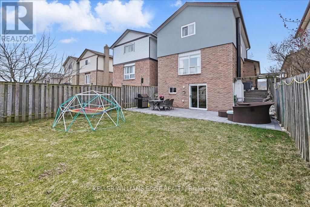 2338 MALCOLM CRESCENT Image 25