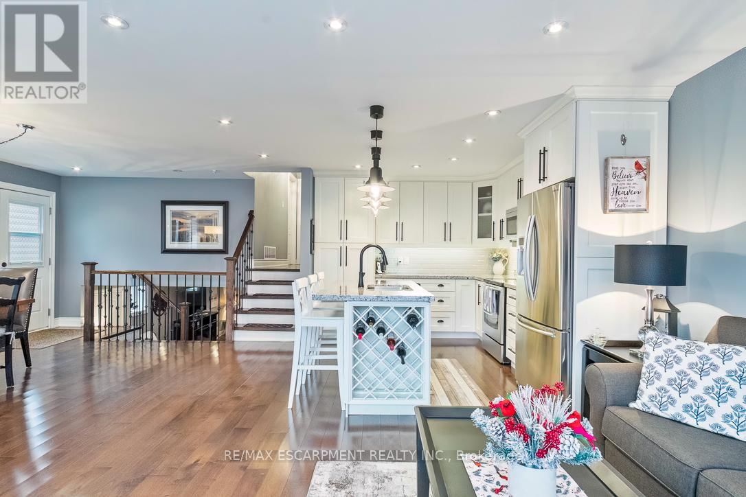 24 WILLIS DRIVE Image 12