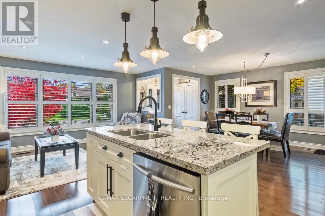 24 WILLIS DRIVE Image 17