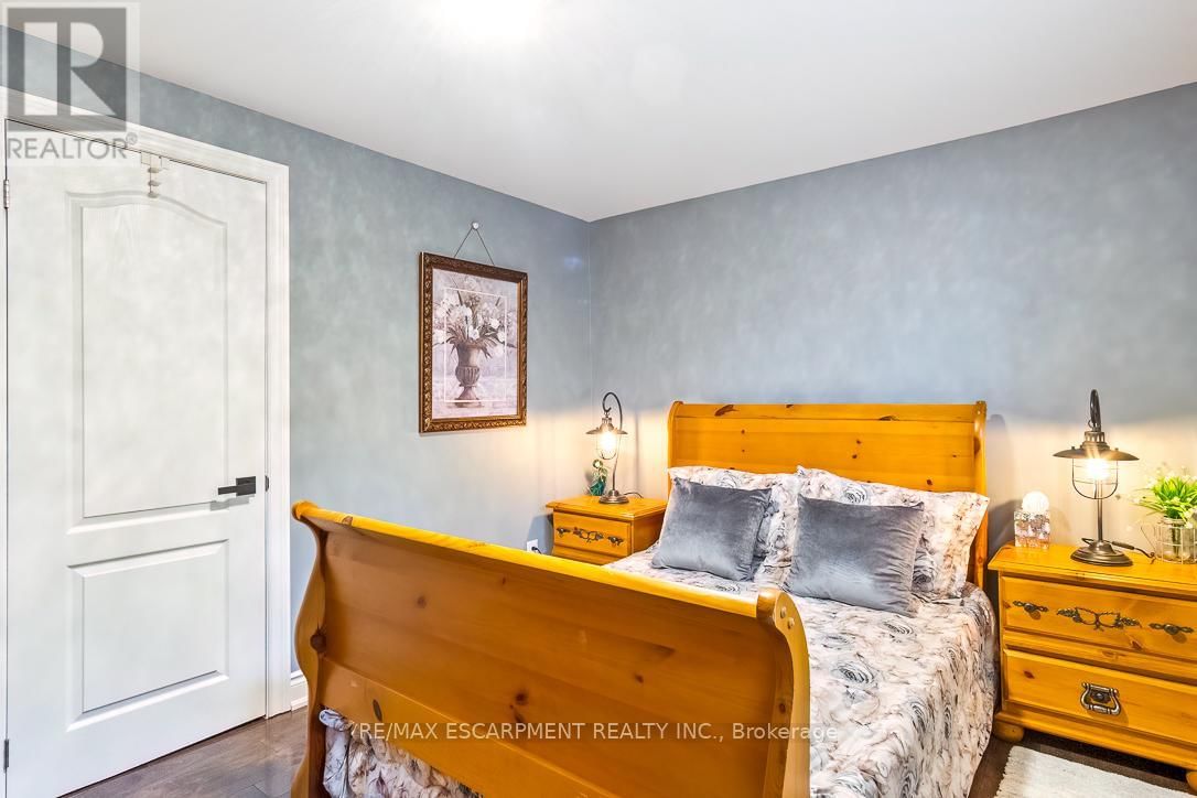 24 WILLIS DRIVE Image 22