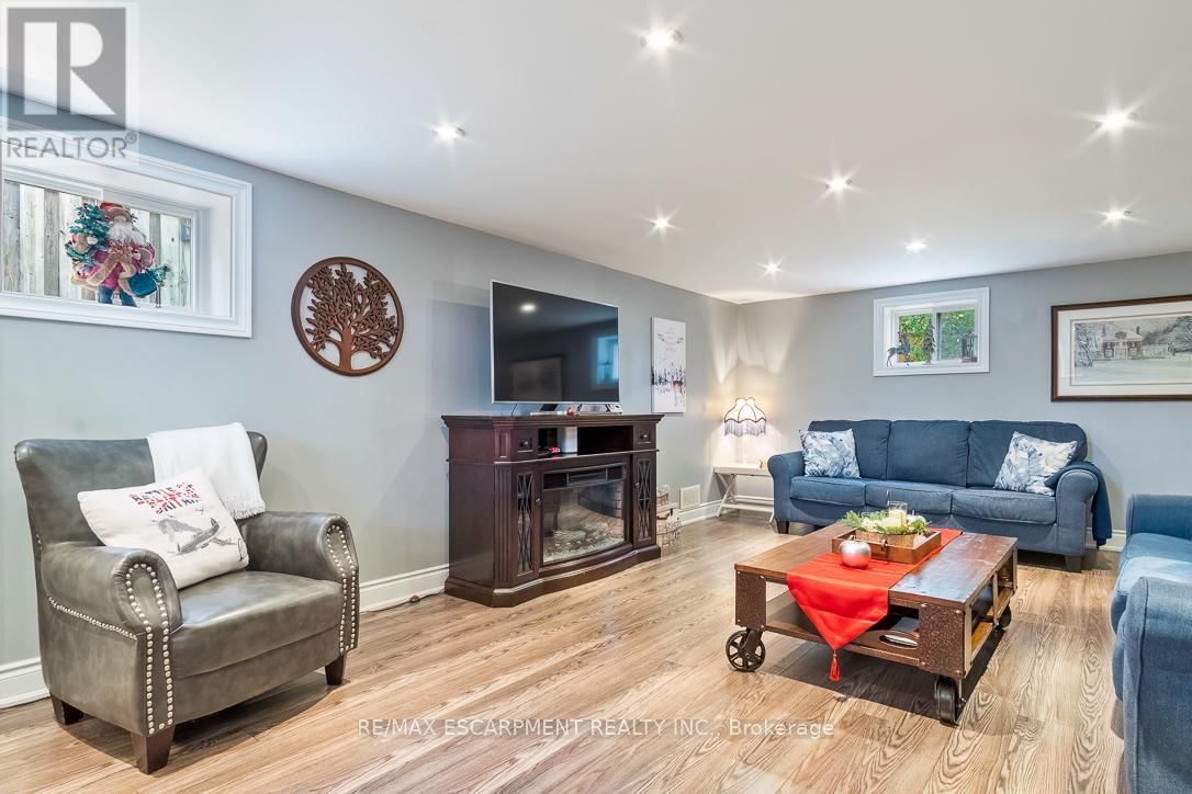 24 WILLIS DRIVE Image 28
