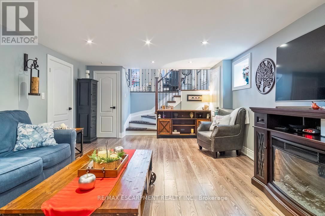 24 WILLIS DRIVE Image 31