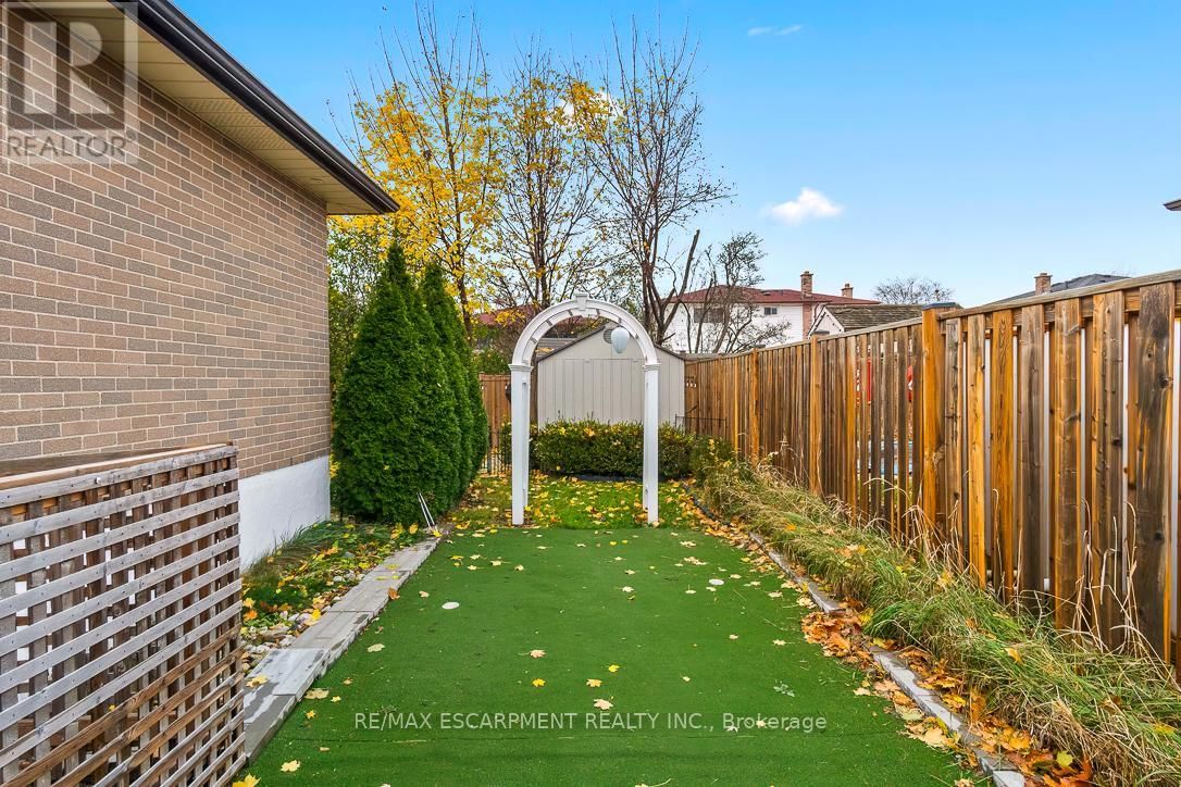 24 WILLIS DRIVE Image 37