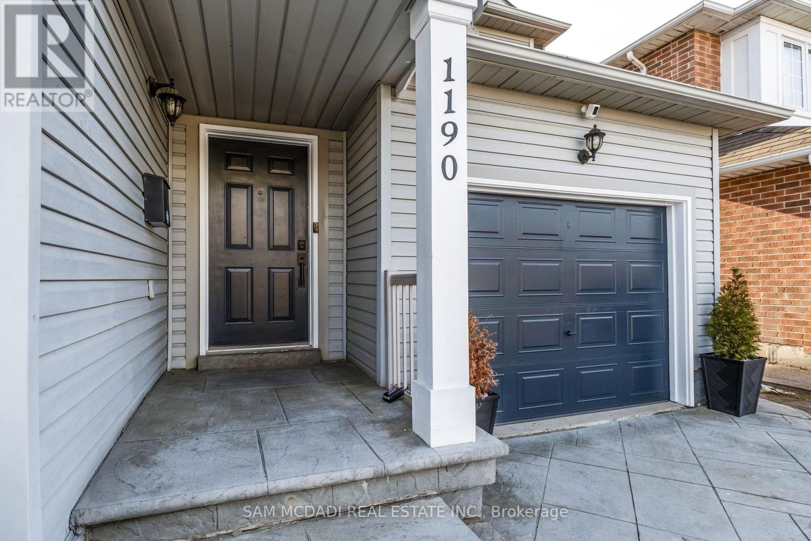 1190 FOX CRESCENT Image 1