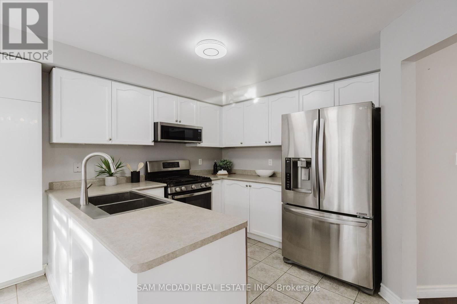 1190 FOX CRESCENT Image 15