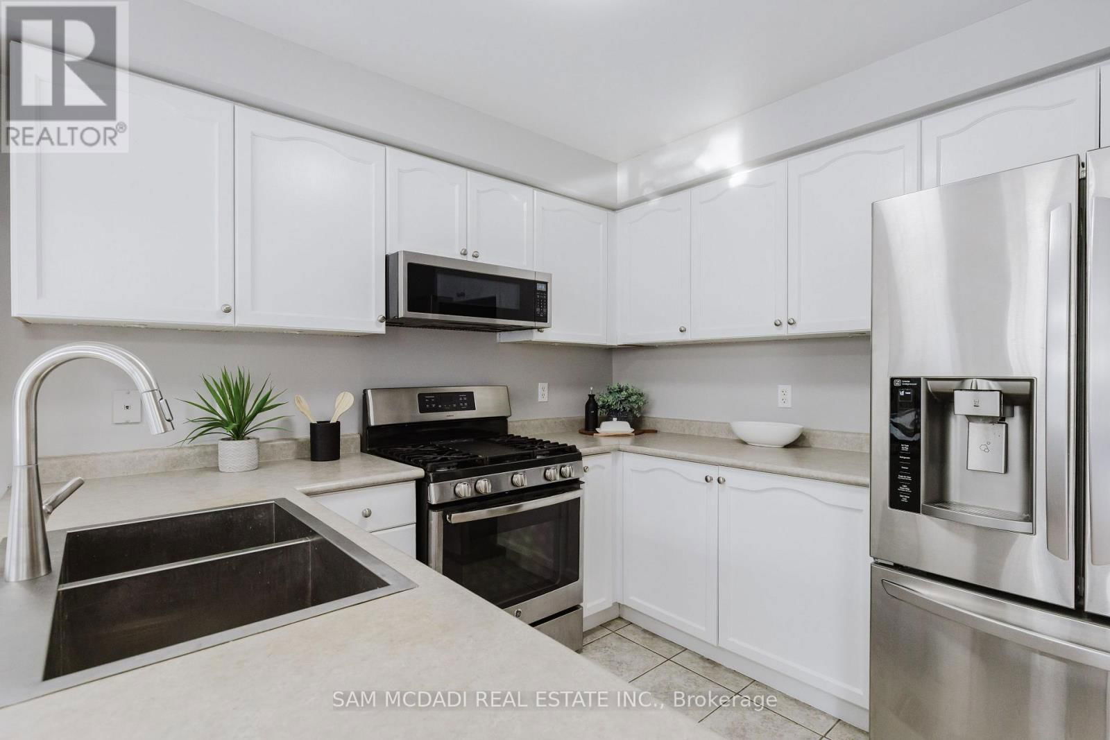 1190 FOX CRESCENT Image 17