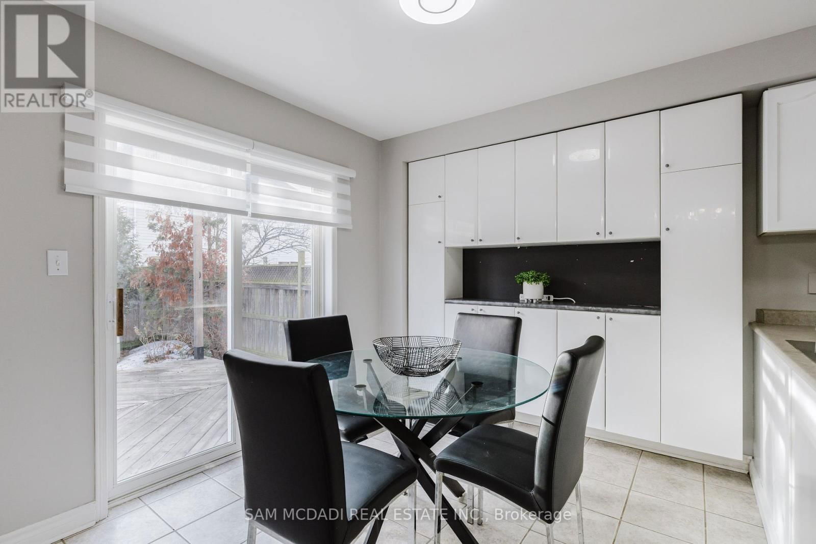 1190 FOX CRESCENT Image 18