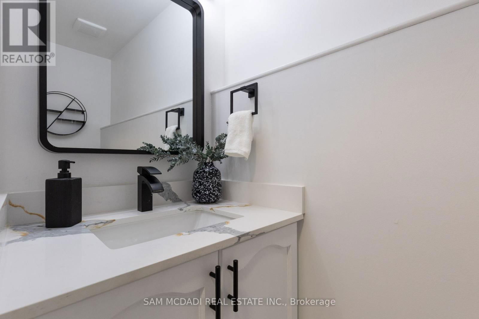 1190 FOX CRESCENT Image 20