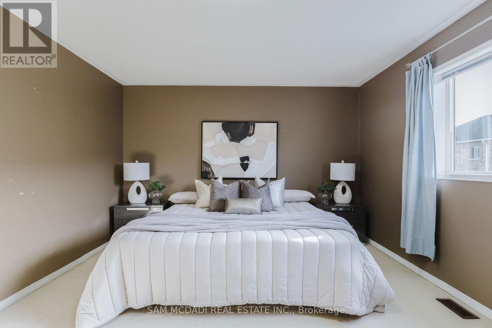 1190 FOX CRESCENT Image 22