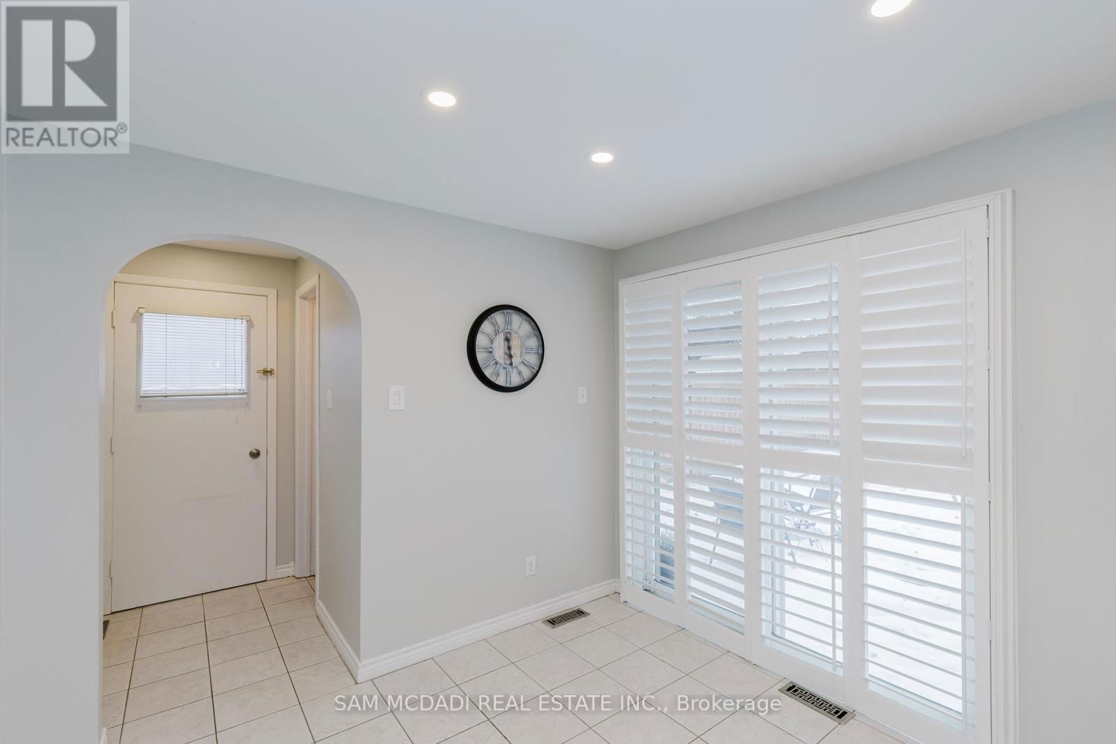 2344 DEVON ROAD Image 13