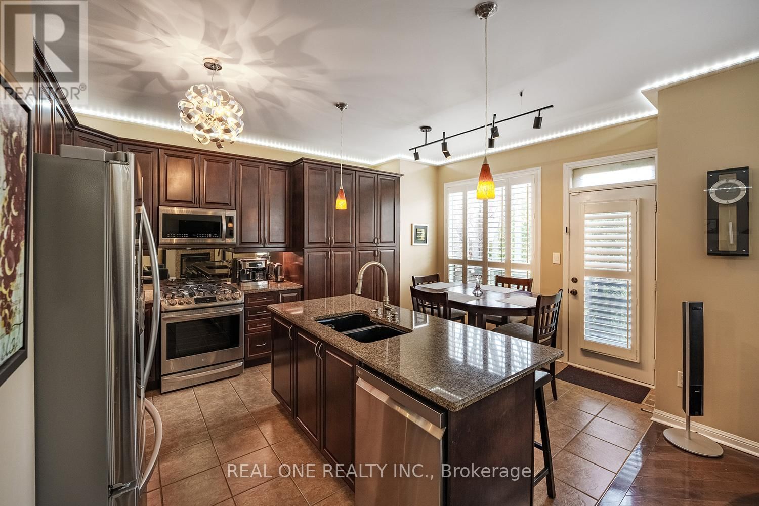 1189 BARR CRESCENT Image 12