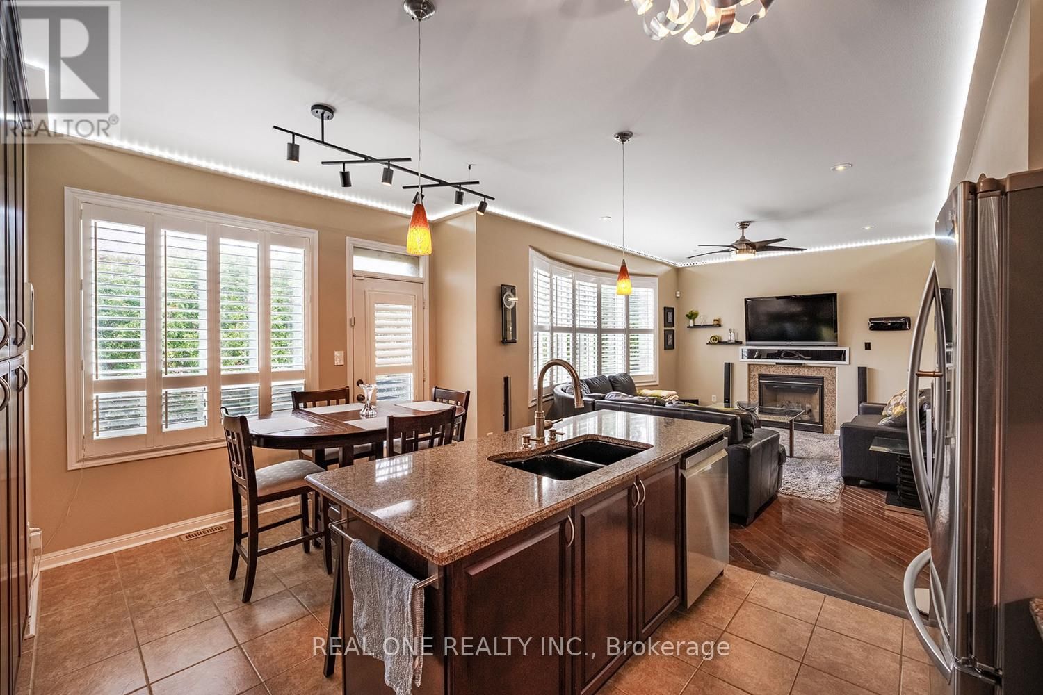 1189 BARR CRESCENT Image 13