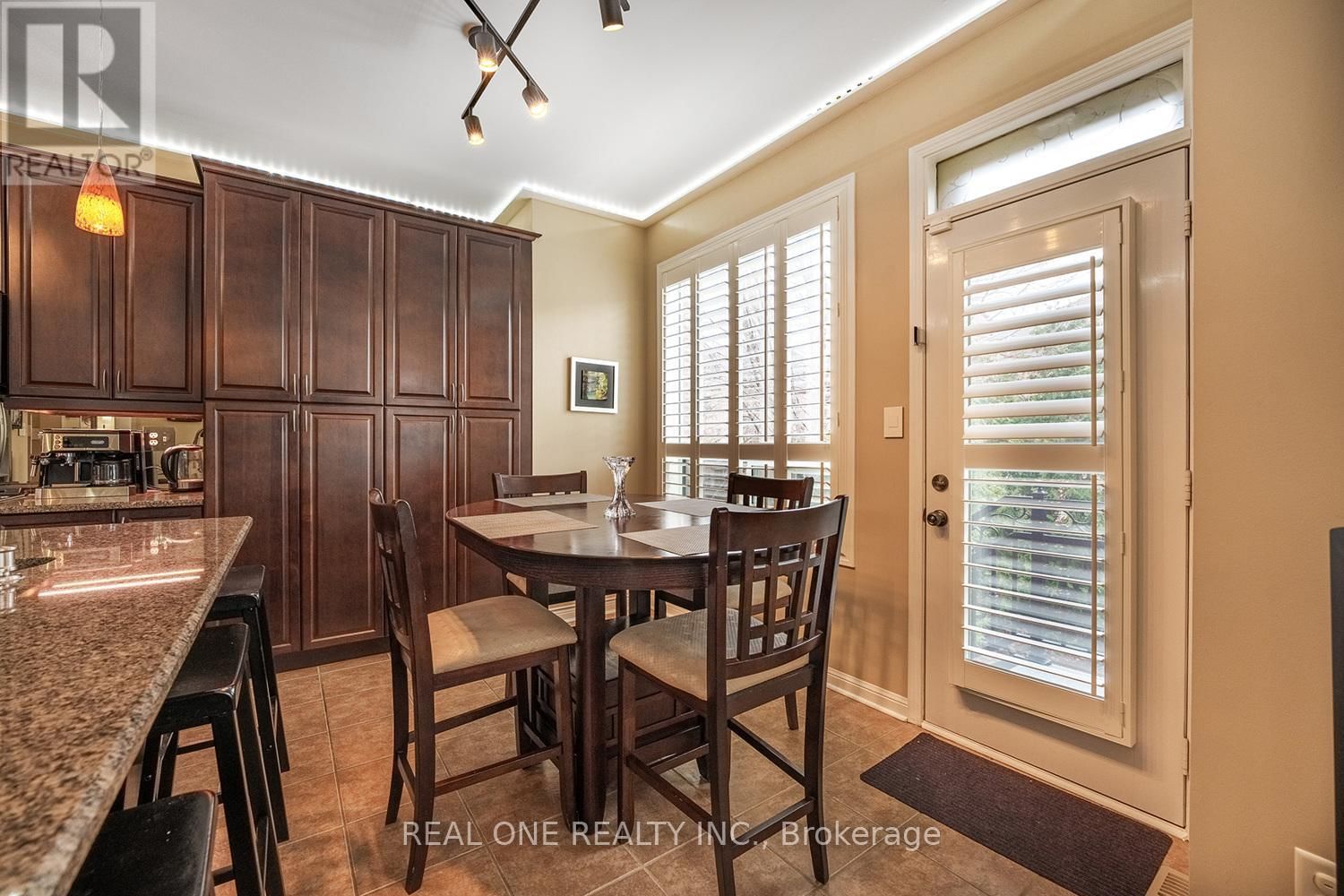 1189 BARR CRESCENT Image 16