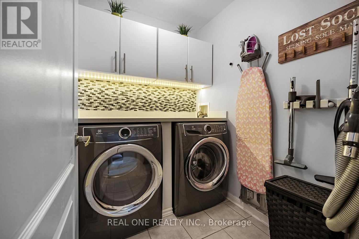 1189 BARR CRESCENT Image 27