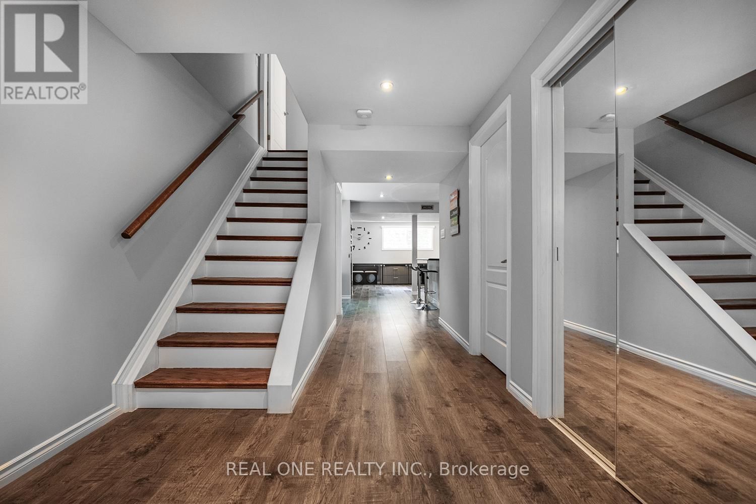 1189 BARR CRESCENT Image 28