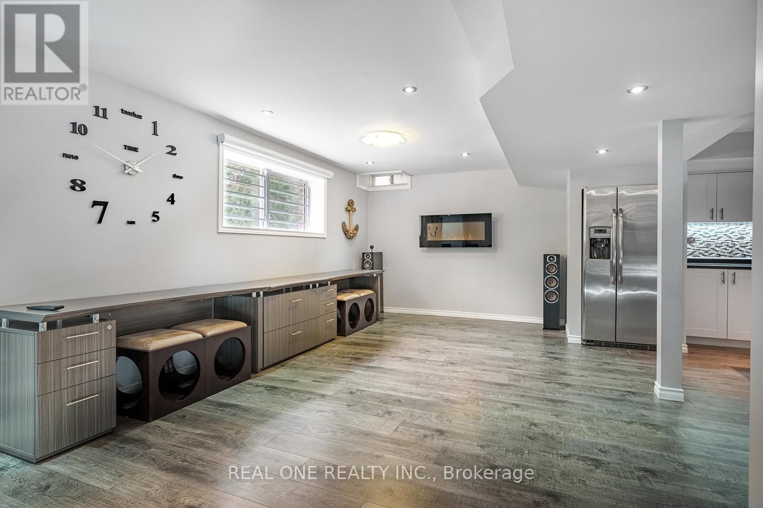 1189 BARR CRESCENT Image 30