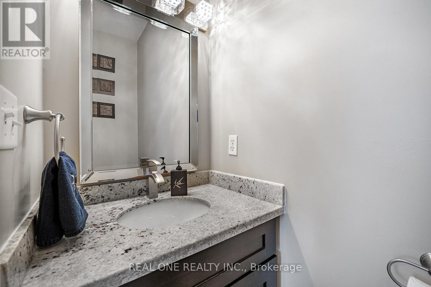 1189 BARR CRESCENT Image 36