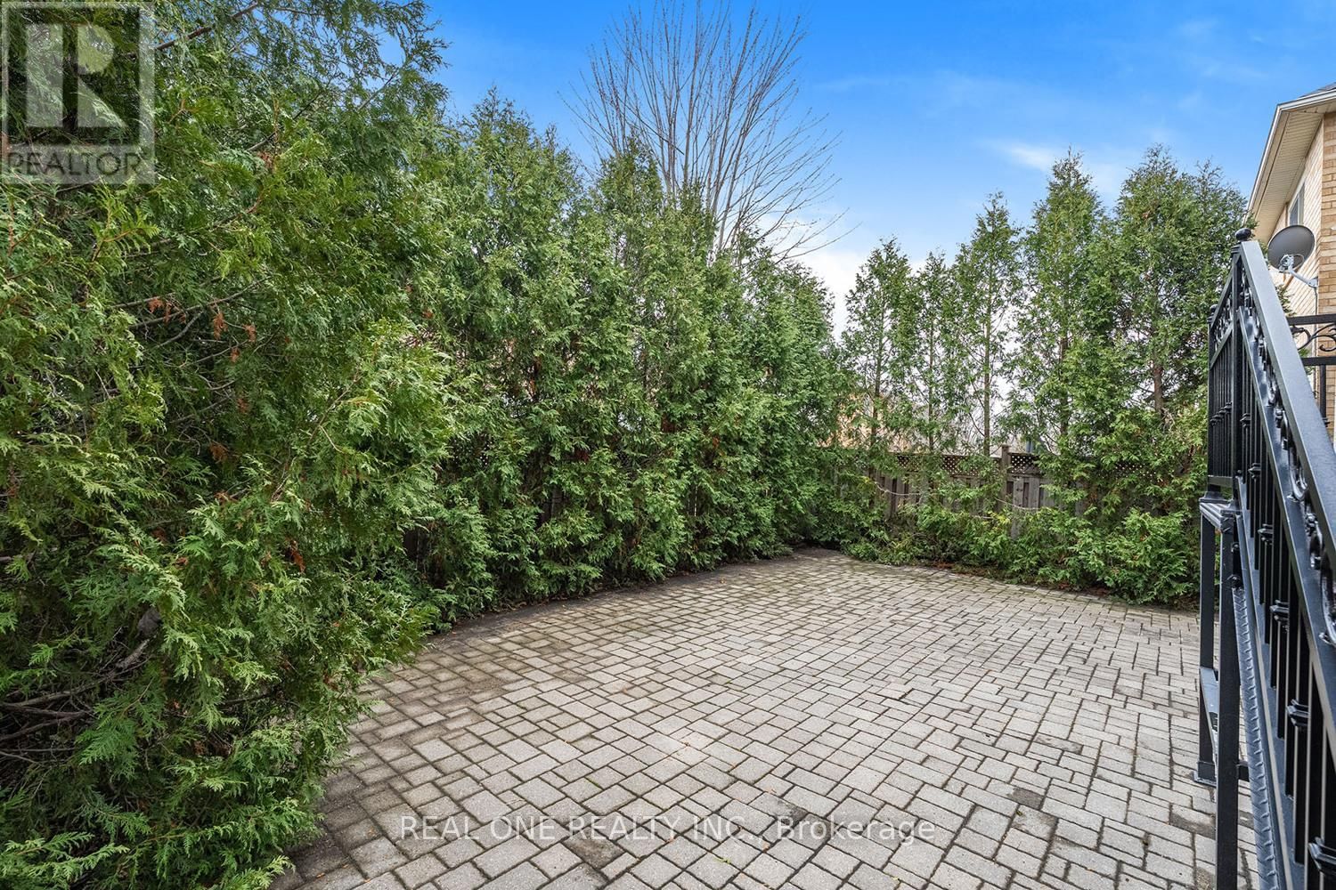 1189 BARR CRESCENT Image 38