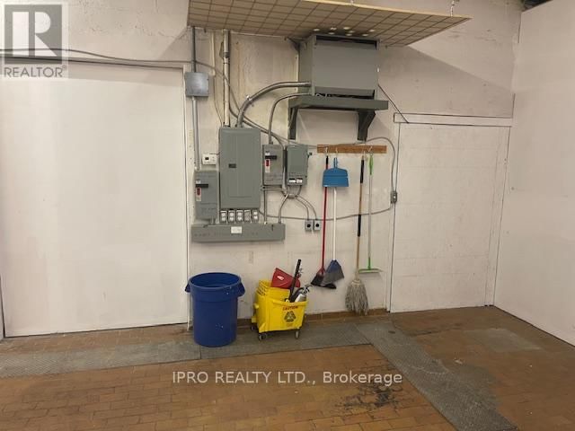 Rear Unit - 1561 KEELE STREET Image 5