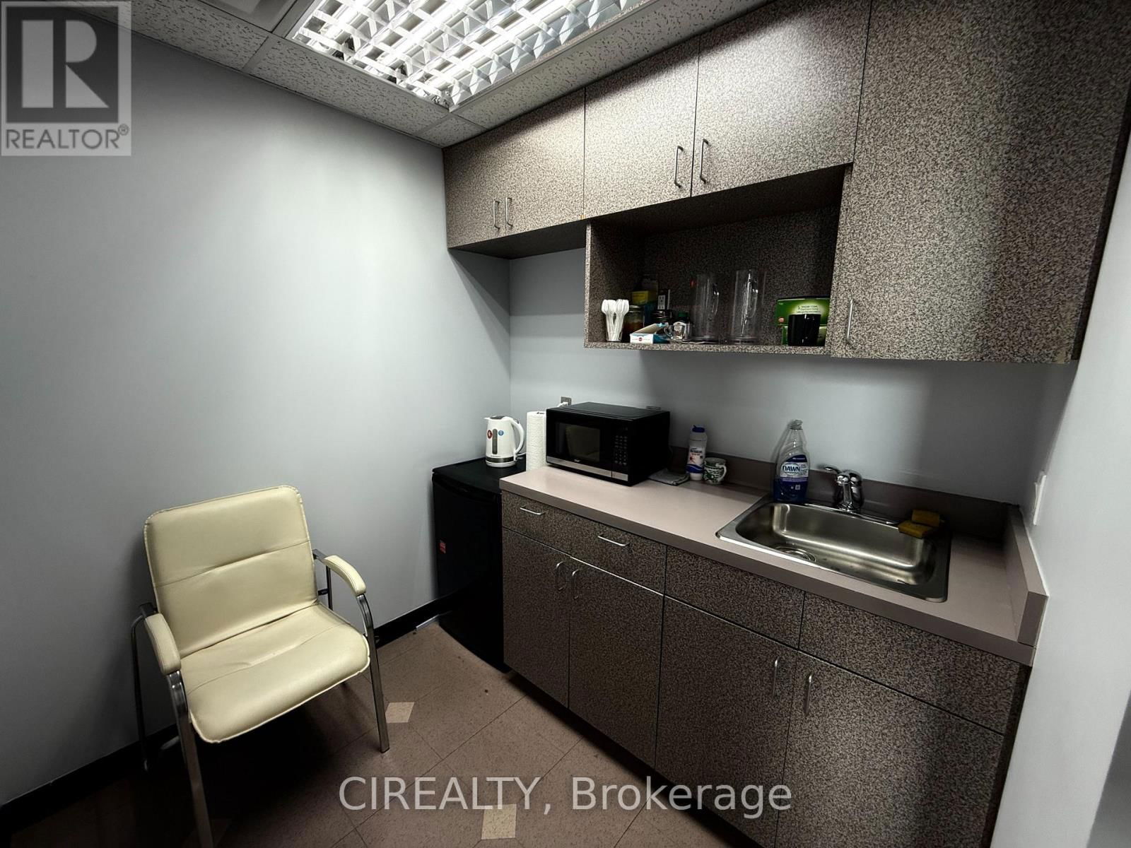 Office X - 230 WATLINE AVENUE Image 5