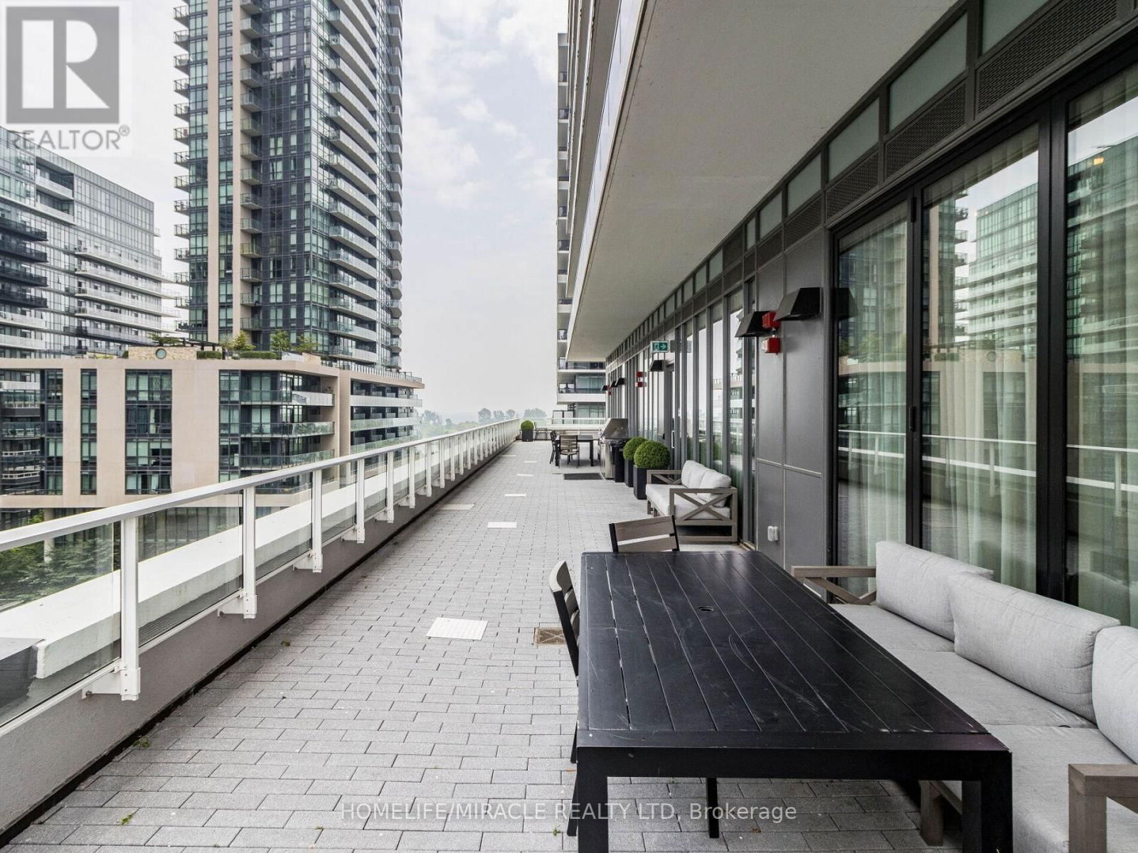 1001 - 70 ANNIE CRAIG DRIVE Image 25