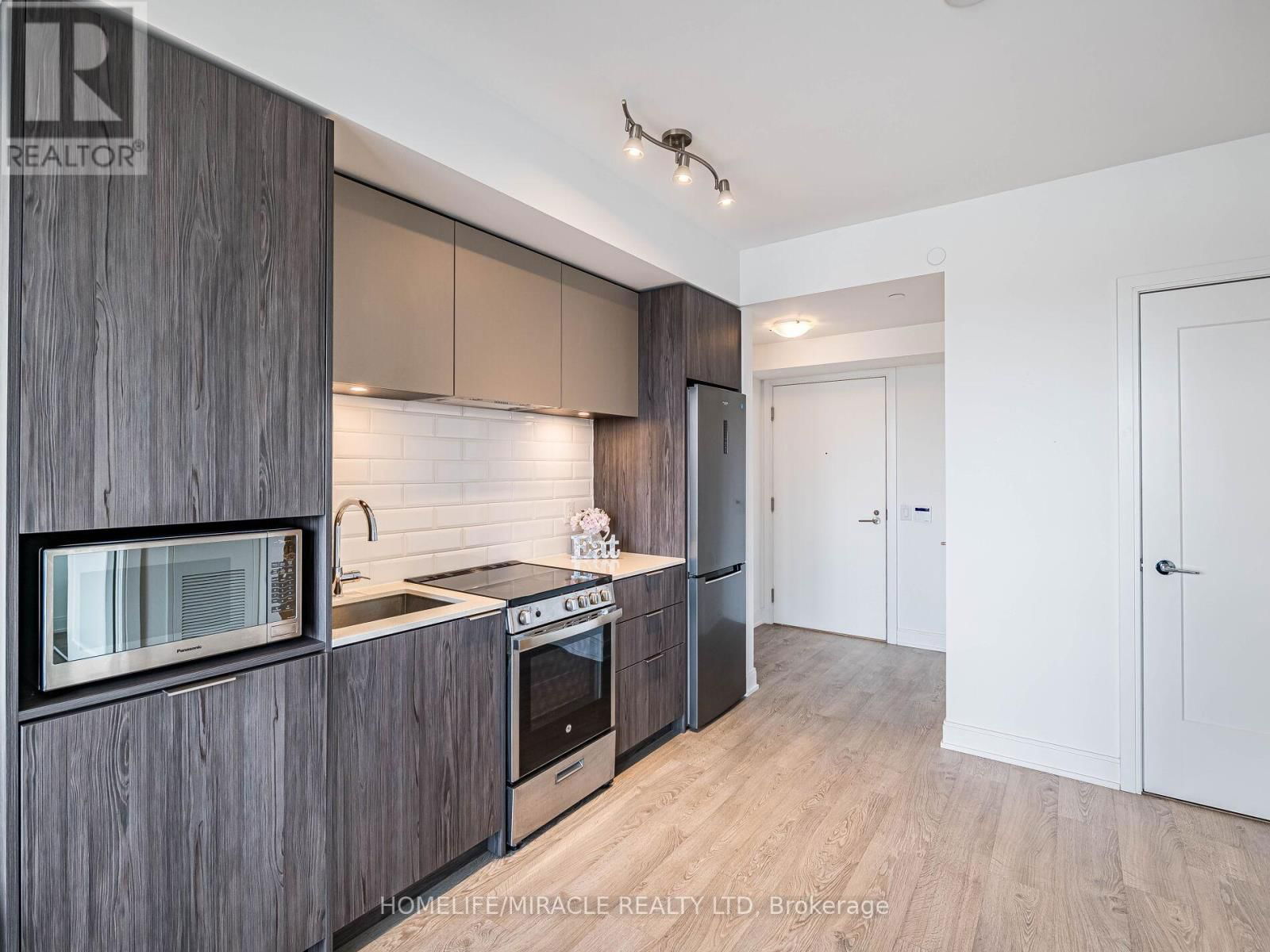 1001 - 70 ANNIE CRAIG DRIVE Image 9