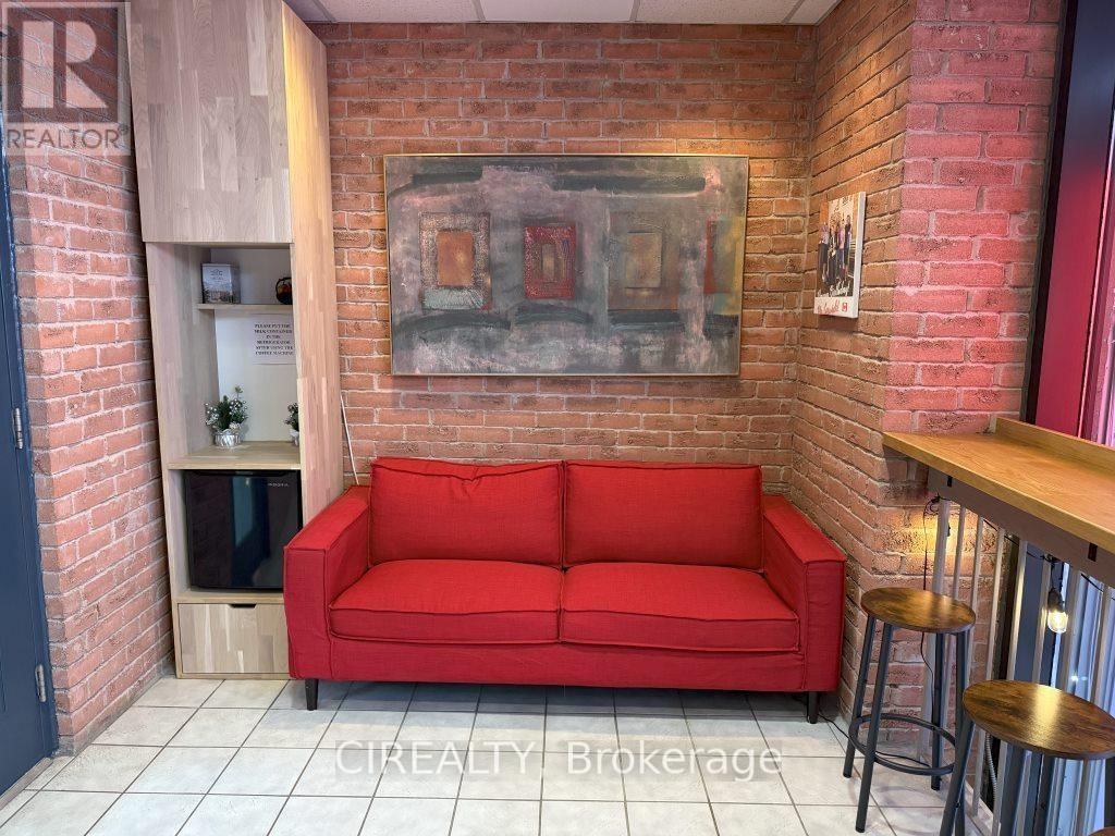 Office A - 230 WATLINE AVENUE Image 6