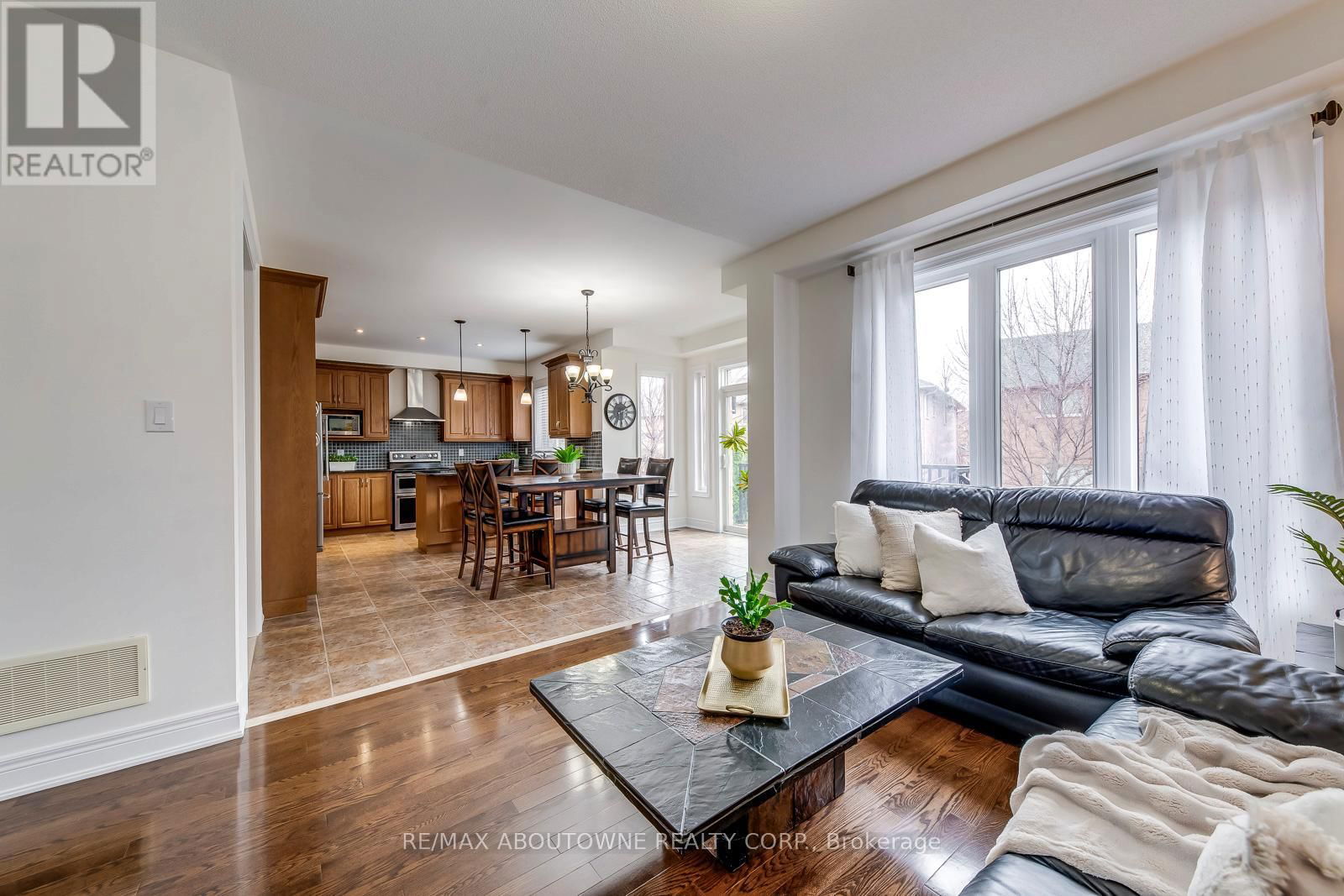 2218 HATFIELD DRIVE Image 13