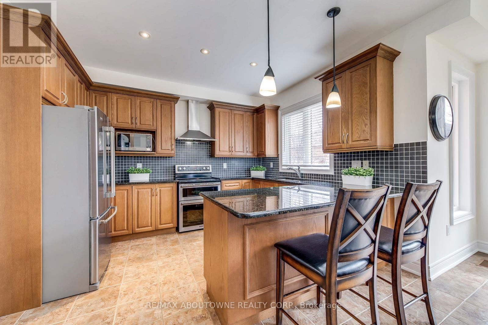 2218 HATFIELD DRIVE Image 14